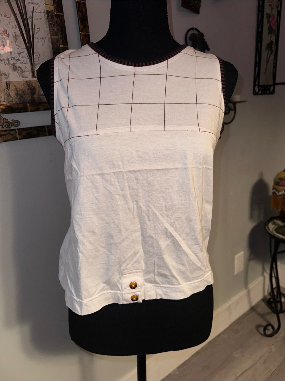 Vintage Wilson Women’s White Grid-Print Sleeveless Top with Button Detail, S